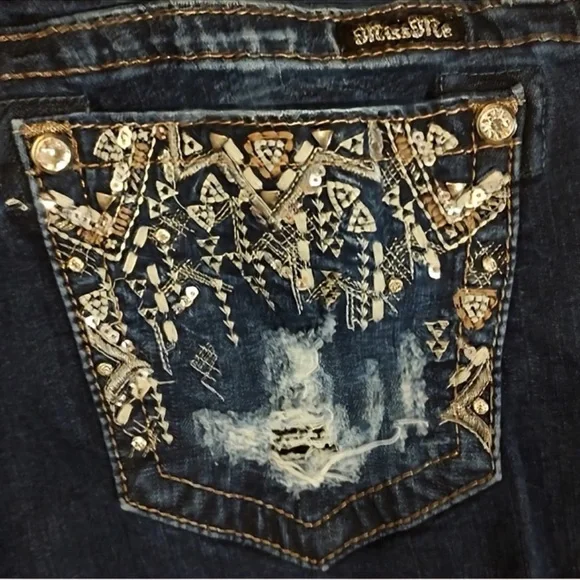 Gorgeous Miss Me Midrise Curvy Crop Jeans With 26” Inseam - Picture 2 of 9